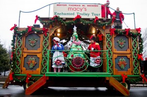 Raggedy Ann, a living Christmas tree and a toy soldier wave to children from the holiday trolley in Monument Square. (Photo by Daniella Rascón)